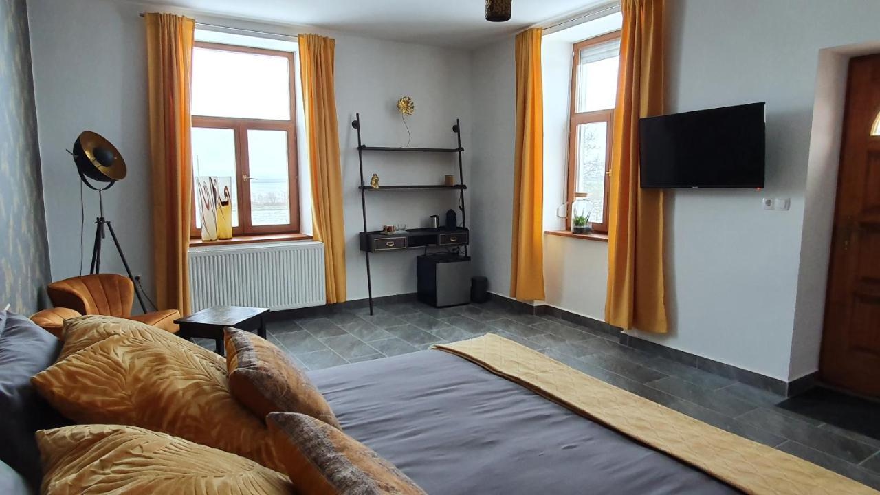 לינה וארוחת בוקר Tiszaszolos Tisza White House מראה חיצוני תמונה